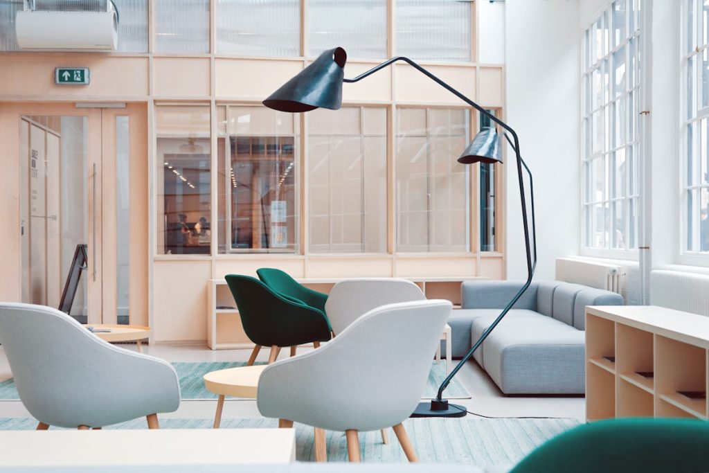 Sfeervol wonen met een industriële hanglampen kopen en een eettafel lamp